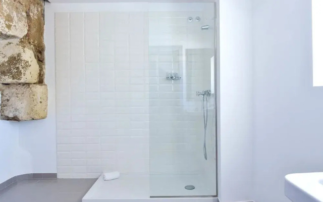 The Noble House Suites & Apartments