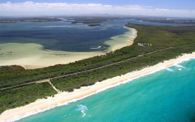 26 Wallis View - Opposite the Lake - 3 Bedroom Apartment