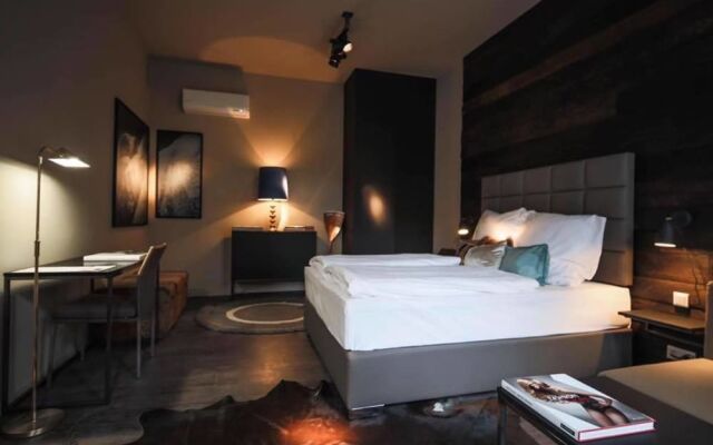 Nora Hotel