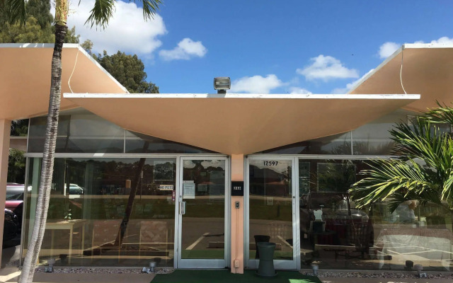 Warm Mineral Springs Motel