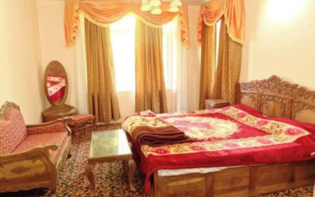 Goroomgo Khanday Guest House srinagar