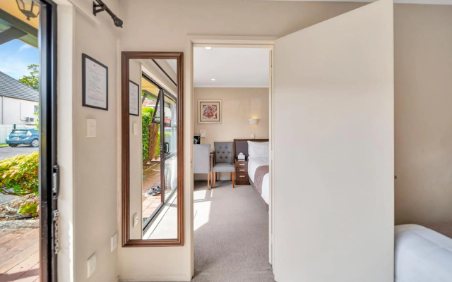 Tudor Court Motor Lodge