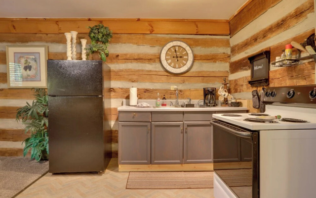 Riverfront Couple's Retreat in Smoky Mountains!