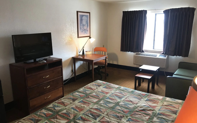 Brentwood Inn & Suites