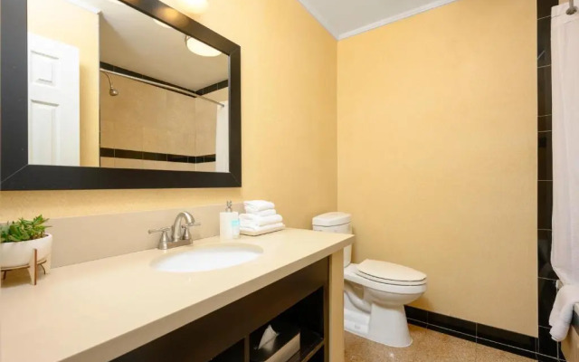 Little Inn By The Bay Newport Beach