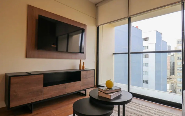 w Majestic 2BR w Comfy Balcony Near Kennedy Park