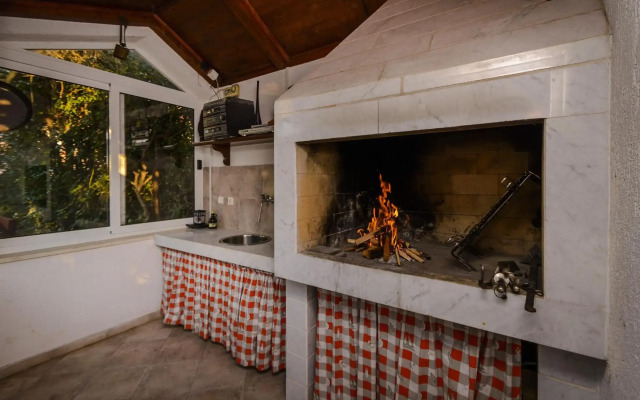 Villa Piano - Four Bedroom Villa With Terrace and Swimming Pool