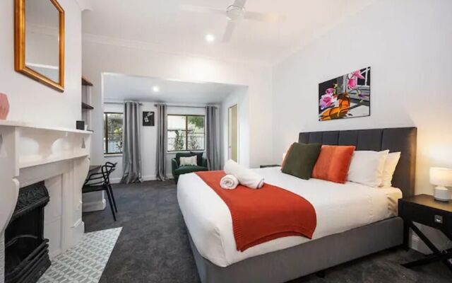 Waratah Up Douro - Your Innkeeper Mudgee