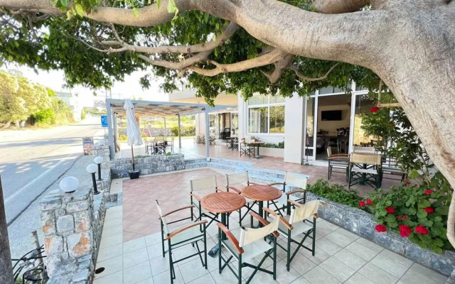 Avenue Hotel
