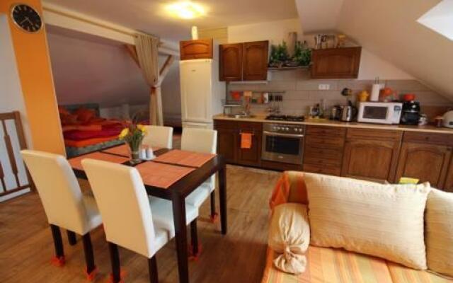 Orange Loft Apartment