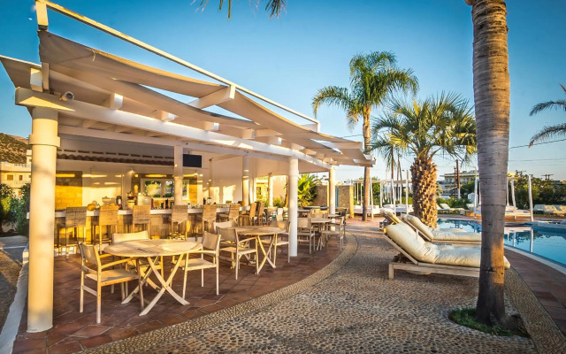 Parthenis Hotel & Suites
