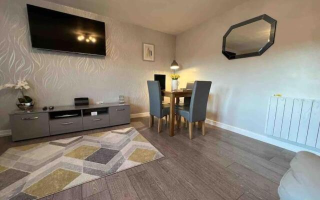 Modern 2 Bed Apartment
