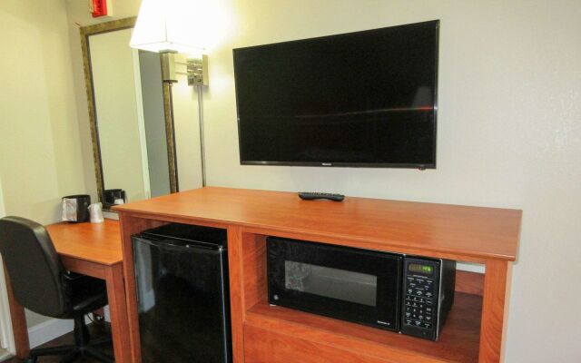 Red Roof Inn & Suites Swansea