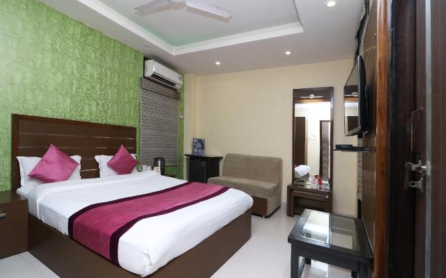 OYO 8657 Hotel Royal Castle