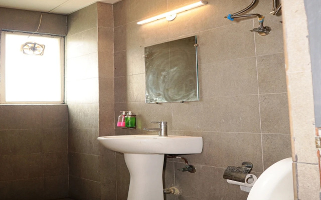 Noida Grand 121 by F9 Hotels