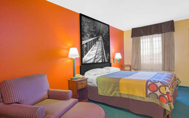 Super 8 by Wyndham Talladega AL