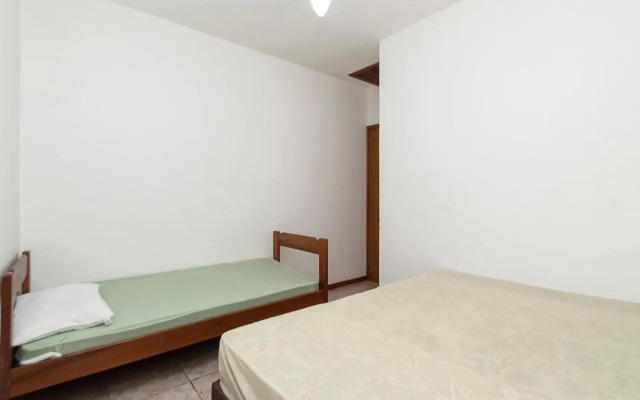 Sobrado A 100 Metros Da Praia De Morrinhos