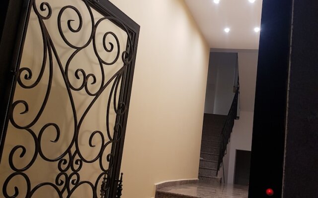 Twain Apart & Rooms