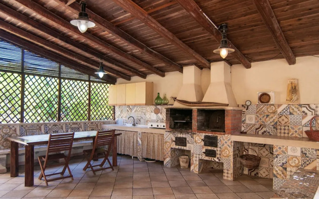 Vibrant Villa in Santa Maria del Focallo near Sea