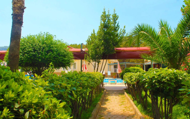 Carmina Hotel