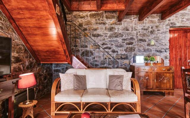 Seixal Sunny Villa