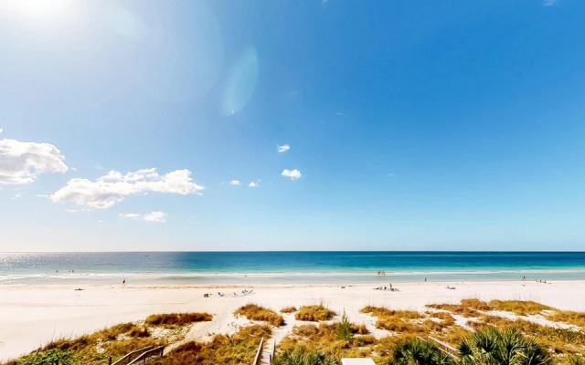 Paradise Beach by AMI Locals