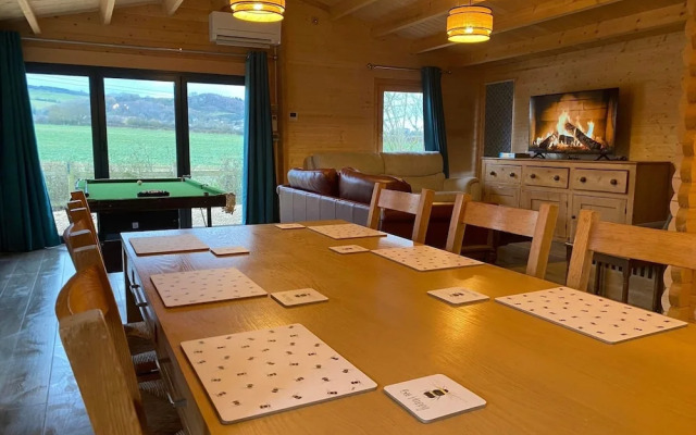 Inviting 2-bedroom Cabin in Ashton Under Hill
