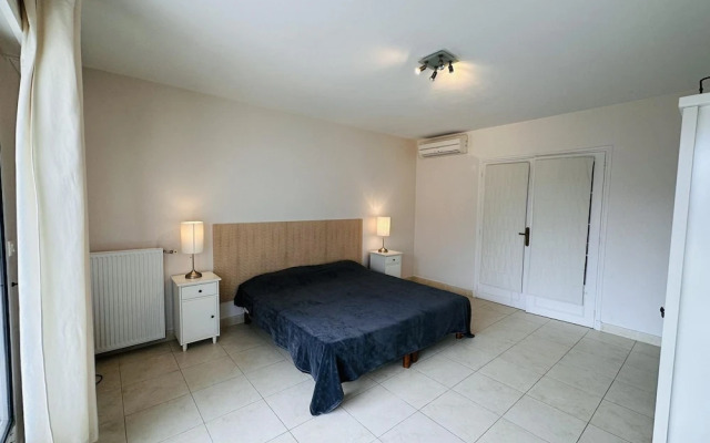 Two Bed Apt in the Center of Cannes - 2229