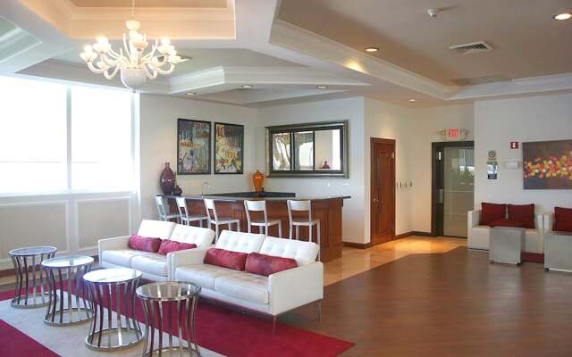 Luxury Apartments At Intracoastal