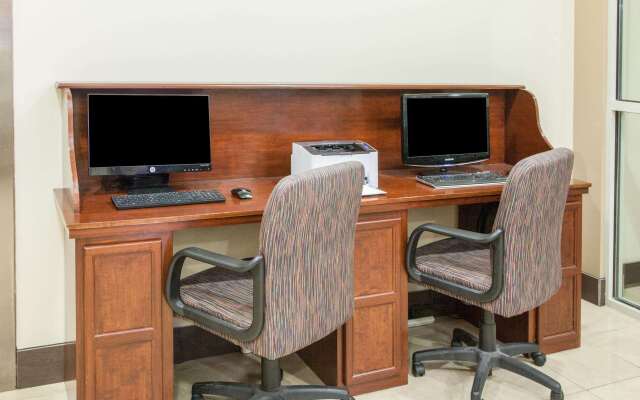 Hawthorn Extended Stay by Wyndham Bloomington