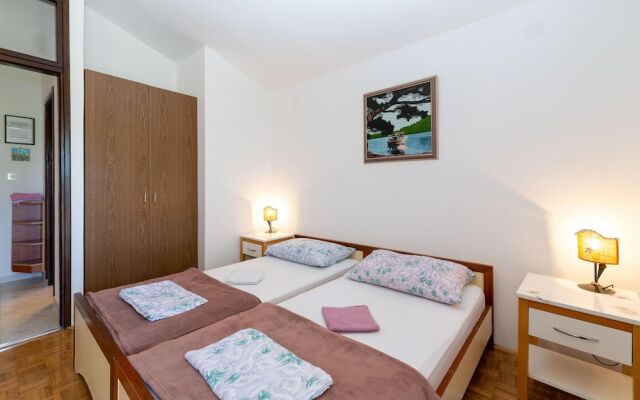 Nice Home in Starigrad With Wifi and 6 Bedrooms