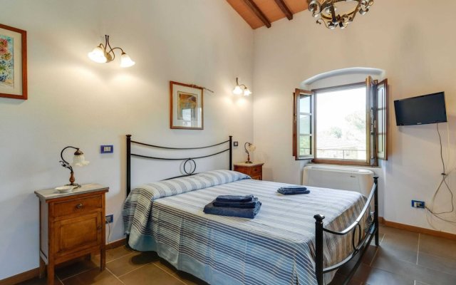 Tranquil Farmhouse in Terranova Bracciolini near Nightlife