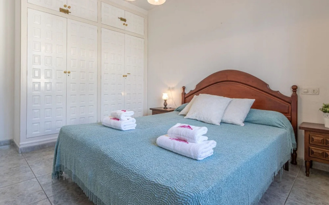 holiday house in Empuriabrava with private pool and mooring