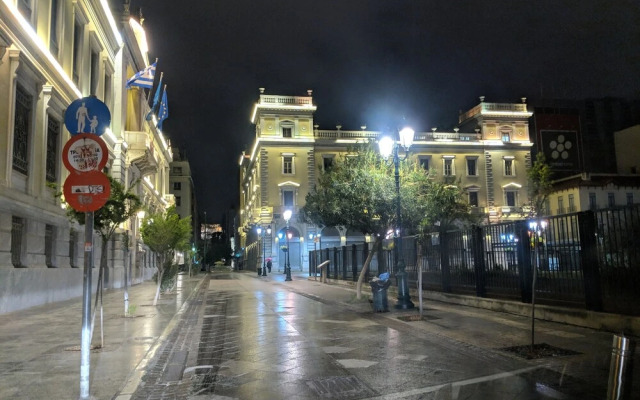 Cozy Apt in the Heart of Athens 8-2