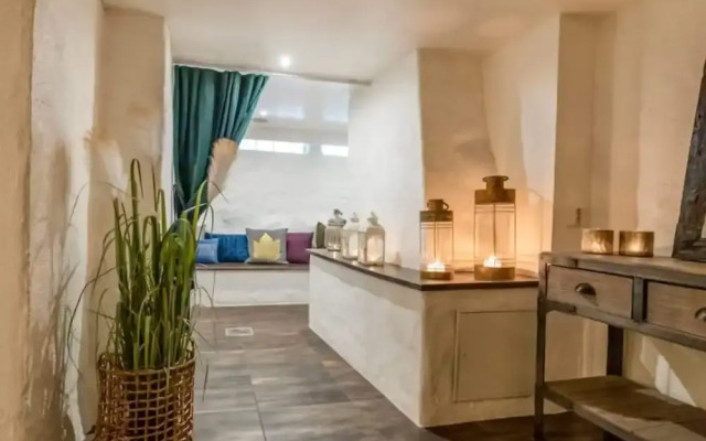 Lively Vacation Home With Free Breakfast