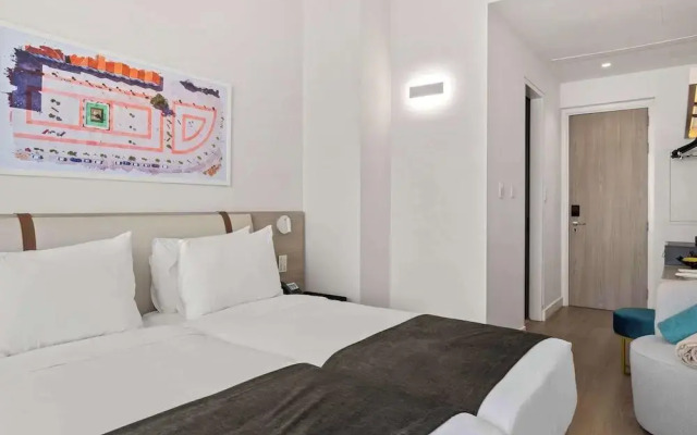 Mercure Larnaca Finikoudes Beach