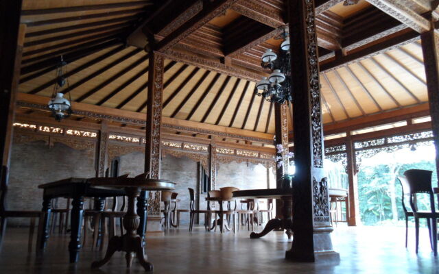 Chrome Hotel & Resort Solo