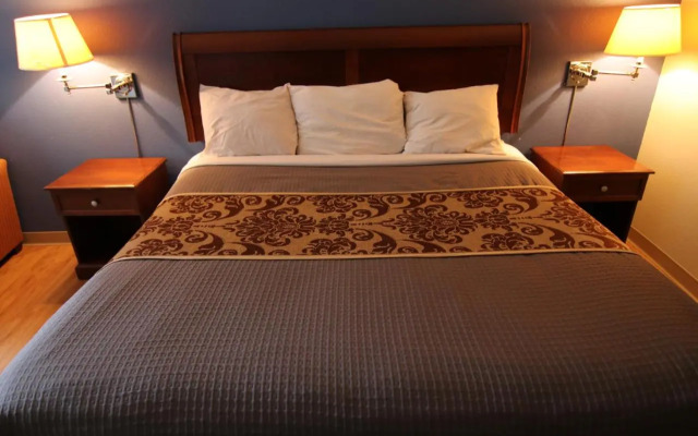 Economy Inn & Suites I-95 Exit 145 - Battleboro