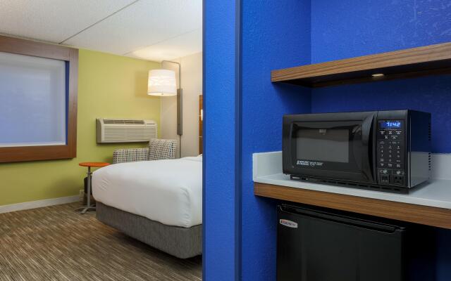 Holiday Inn Express Milwaukee-West Medical Center, an IHG Hotel