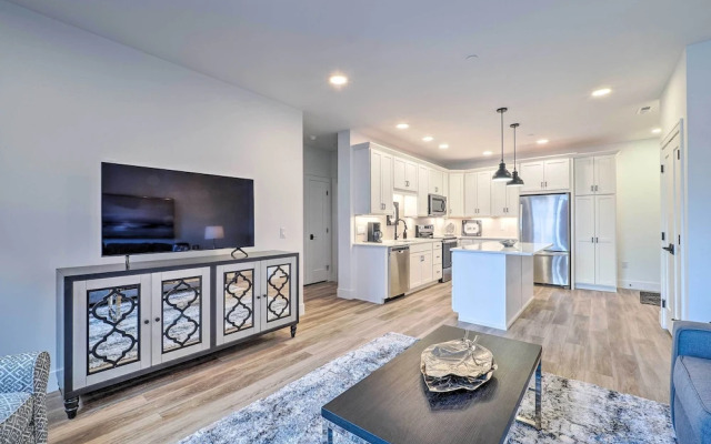 Downtown Traverse City Condo < 1/2 Mi to Beach!