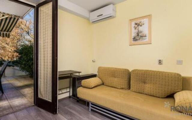One-Bedroom Apartment in Cervar Porat