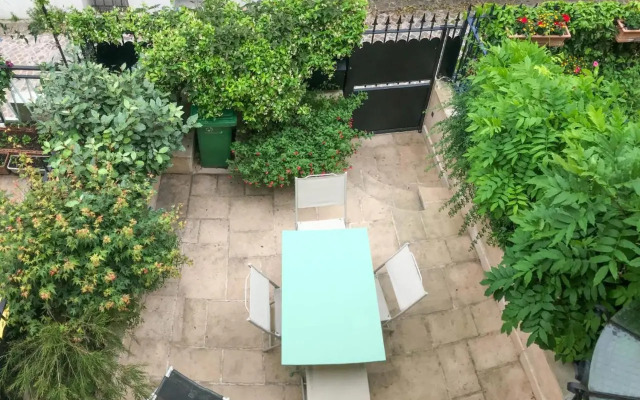 Charming townhouse with garden in the City of Love