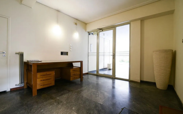 142m² Bright Alimos Apartment with Marina View