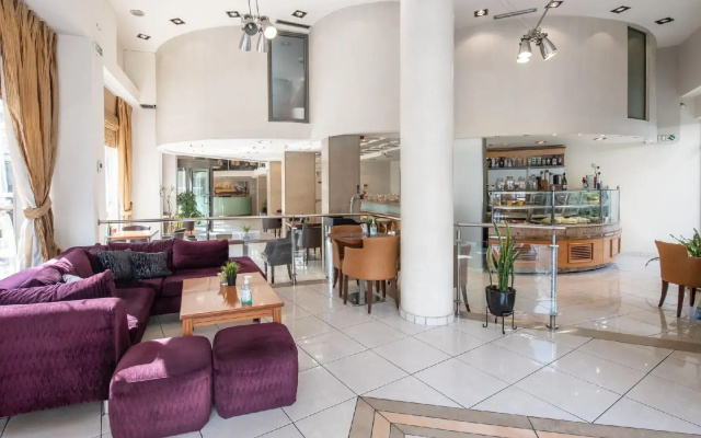 Golden City Hotel - Image 2