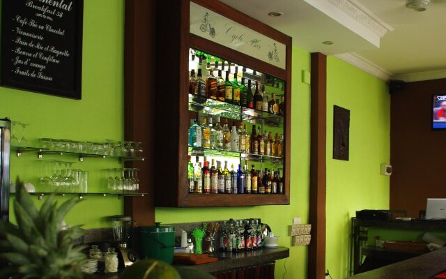 Cyclo Hotel-Bar-Restaurant