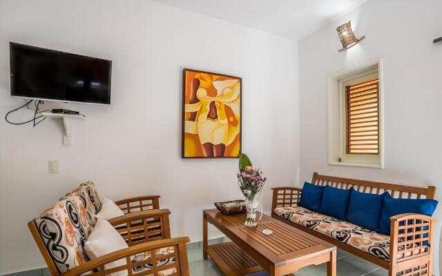 Apartment with pool & garden in beach area