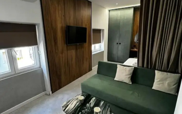 Warm Corner Studio Central Comfort