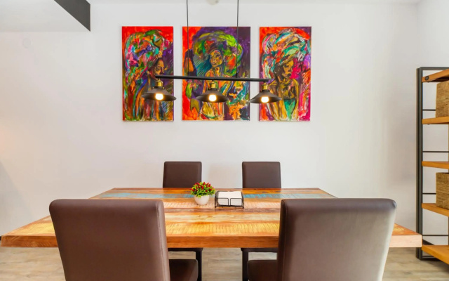 Art Gallery Apartment in Silver Mountain