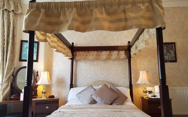The Clovelly - Guest Accomodation