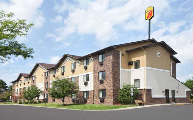 Super 8 by Wyndham Canton/Livonia Area